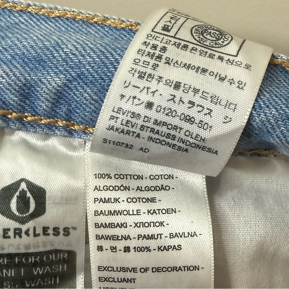 LEVI’s 501 Distressed Button Fly Rigid Denim Light Wash Summer Jean Shorts - Picture 7 of 9